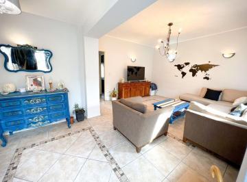 Casa · 107m² · 5 Ambientes · 1 Cochera · Vta Casa 5 Amb, Cochera, A. Cred Permuta S Lugares