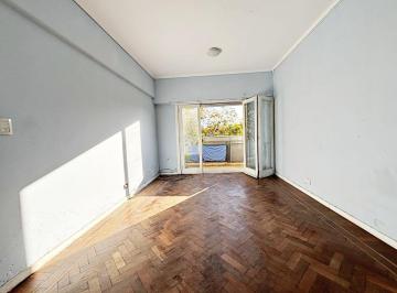 Departamento de 3 ambientes, Barracas · Venta 3 Ambiente - Barracas, Araoz de Lamadrid 2700, con Balcón Al Frente. a Refaccionar - Oportunidad