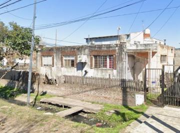 Casa · 81m² · 4 Ambientes · 1 Cochera · Casa 4 Amb. con Jardín y Patio