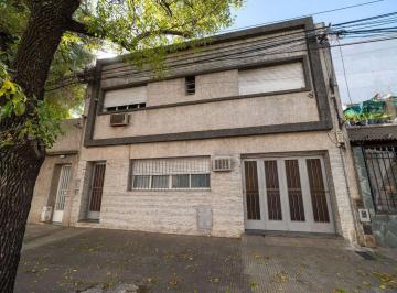 Casa · 173m² · 7 Ambientes · 1 Cochera · Venta Casa con Jardin Tres Dorm.. B°la Sexta