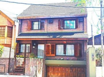 Casa · 240m² · 5 Ambientes · 2 Cocheras · Casa en Venta - 4 Dorm. 3 Baños - Morón