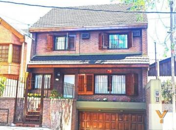Casa · 240m² · 5 Ambientes · 2 Cocheras · Casa en Venta - 4 Dorm. 3 Baños - Morón