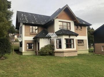 Casa · 187m² · 4 Ambientes · 2 Cocheras · Casa en Venta en Bariloche – 4 Amb.