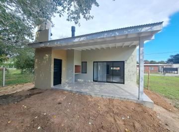 Casa · 92m² · 3 Ambientes · 2 Cocheras · Venta de Casa a Estrenar 3 Ambientes en Loma Verde
