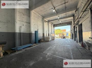 Bodega-Galpón · 1000m² · Galpón - Depósito de 1400 m² 300 m² de Oficinas - Lomas del Mirador - Alquiler