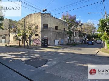 Bodega-Galpón · 303m² · Galpón - Depósito de 373 m². en Lanús - Venta