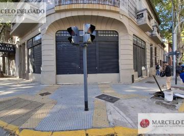 Bodega-Galpón · 220m² · Local - Galpón - Depósito de 120 m² Sobre Esquina en Barracas - Venta