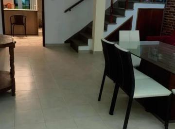 Casa · 297m² · 4 Ambientes · 3 Cocheras · Casa en Venta - 3 Dorm. 3 Baños - Brandsen