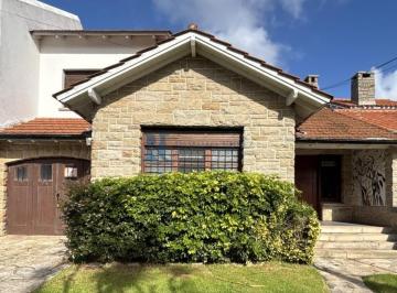 Casa · 190m² · 5 Ambientes · 2 Cocheras · Chalet 5 Amb. a 1 Cuadra del Mar - Mogotes Residencial