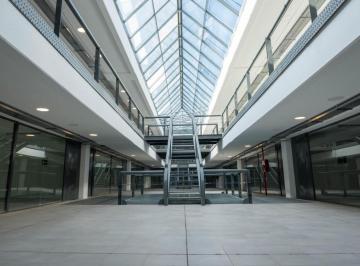 Oficina comercial · 2600ha · Gran Oficina en Alquier Av Colon