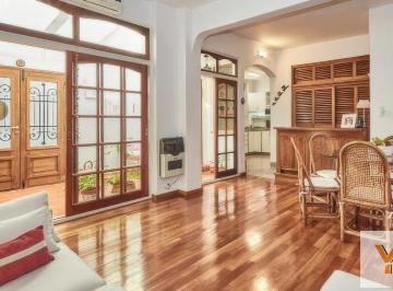 PH · 143m² · 5 Ambientes · 1 Cochera · PH en Venta - 4 Dorm. - 3 Baños - Terraza - Cochera - 256 m² - Palermo