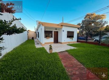 Casa · 82m² · 4 Ambientes · 1 Cochera · Casa en Garin