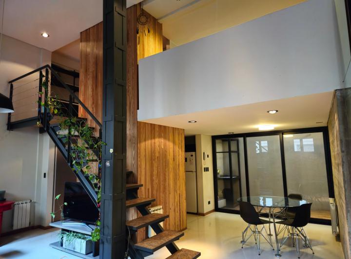 Loft de Diseño con Patio y Entrada Independiente Amoblado