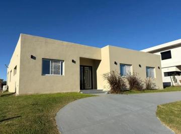 Casa · 180m² · 5 Ambientes · 1 Cochera · Casa en Venta en San Sebastian, Escobar, G. B. a. Zona Norte