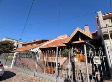 Casa · 317m² · 4 Ambientes · 2 Cocheras · Casa 4 Ambientes con Jardín en Venta - Apta Credito - Quilmes Oeste
