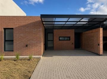 Casa · 130m² · 4 Ambientes · 2 Cocheras · Se Vende Duplex de 3 Dorm San Ignacio Village Manantiales 2