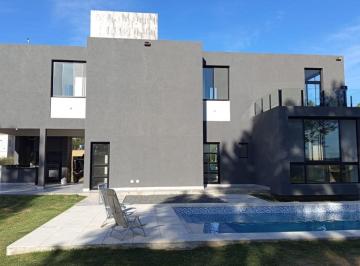 Casa · 202m² · 4 Ambientes · 4 Cocheras · Casa en La Magdalena Canning