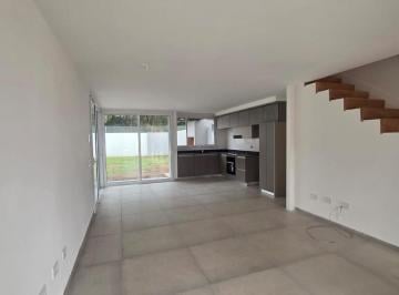 Casa · 107m² · 6 Ambientes · 3 Cocheras · Venta Casa Duplex de 3 Dorm. en Housing con Amenities Seguridad 24 Hs