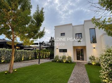 Casa · 241m² · 5 Ambientes · 4 Cocheras · Casa en Venta en San Matias - Area 2, San Matias, Escobar