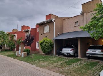 Casa · 117m² · 7 Ambientes · 1 Cochera · Duplex en Venta en Housing La Gigena, 3 Dorm., Pileta