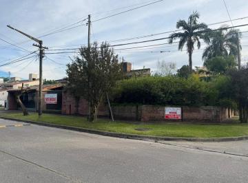 Casa · 300m² · 5 Ambientes · 4 Cocheras · Propiedad en Venta - Crisostomo 4417 Esq Farias - Alt Av Mate de Luna 4400
