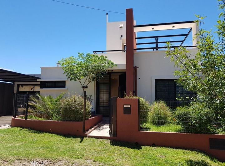 Casa · 185m² · 4 Ambientes · 1 Cochera