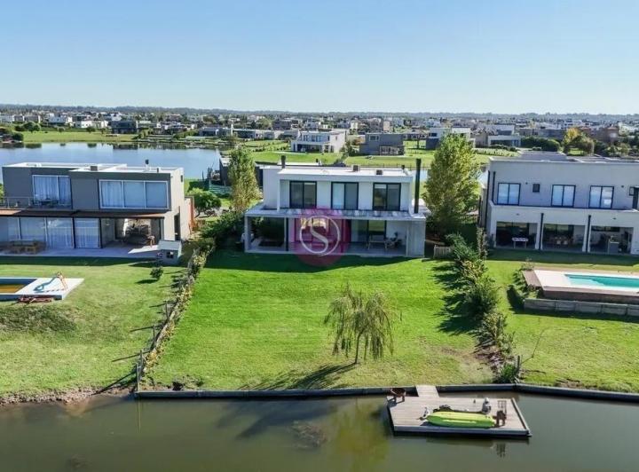 Casa · 170m² · 4 Ambientes · 1 Cochera