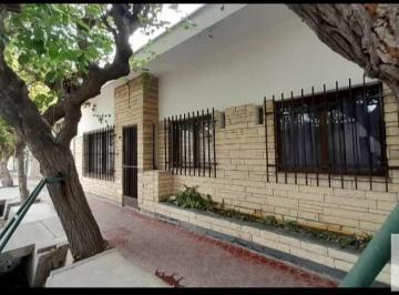 Casa · 200m² · 4 Ambientes · Casa en Venta - 3 Dorm. 1 Baño - 250 m² - Guaymallén