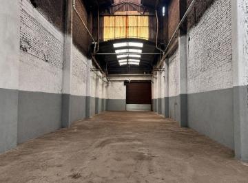 Bodega-Galpón de 4 ambientes, Avellaneda · Galpón con 704 m² en Alquiler en Sarandi