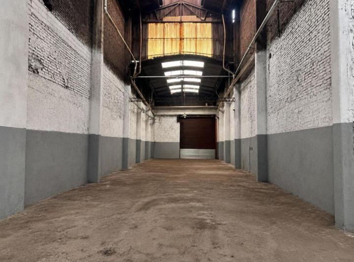 Bodega-Galpón · 704m² · 4 Ambientes
