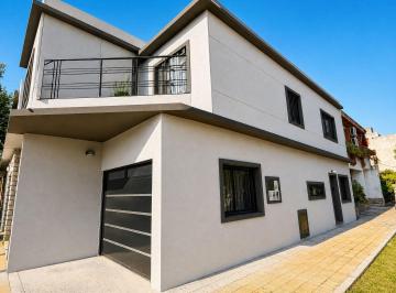 KNK-KNK-5657_2 · Oportunidad Casa 3 Ambientes con Cochera 2 Baños 130 m² Escucha Ofertas