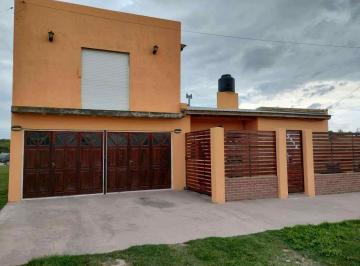 Casa de 6 ambientes, Miramar · Venta de Amplia Casa en Miramar