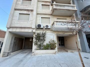 Departamento · 85m² · 5 Ambientes · 1 Cochera · Departamento - Área Centro Oeste