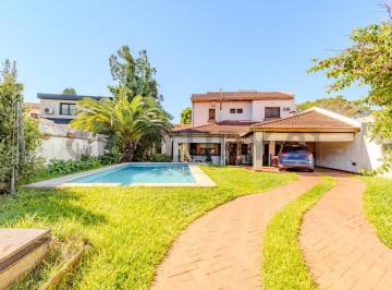 Casa · 180m² · 6 Ambientes · Venta Casa 6 Ambientes con Pileta y Jardin en Ituzaingo