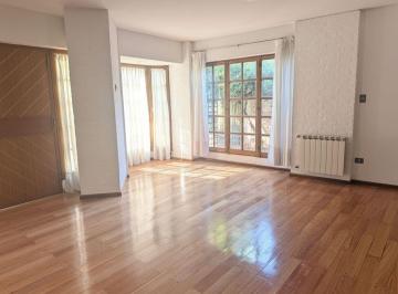 Casa de 5 ambientes, Ciudad de Mendoza · Alquiler en Dalvian: Casa Clásica de 3 Dorm. con Salida a Dos Calles