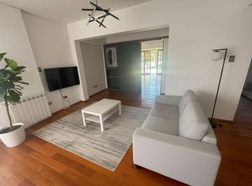 Casa de 5 ambientes, Ciudad de Mendoza · Alquiler en Dalvian: Casa Clásica de 3 Dorm. con Salida a Dos Calles