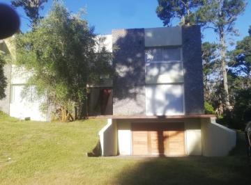 Casa · 320m² · 4 Ambientes · Casa en Alquiler Temporario - 3 Dorm. 3 Baños - Pinamar