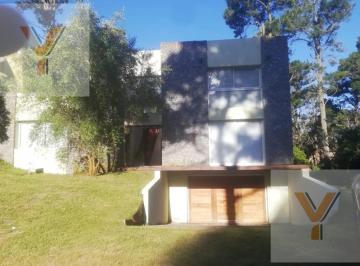 Casa · 320m² · 4 Ambientes · Casa en Alquiler Temporario - 3 Dorm. 3 Baños - Pinamar