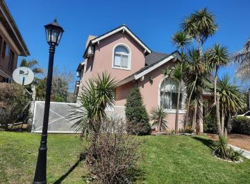 Casa · 240m² · 6 Ambientes · Casa en Venta - 5 Dorm. 4 Baños - Villa Udaondo - Altos del Sol