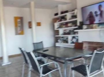 Casa de 4 ambientes, Rosario · Casa con Local Más Galpón.