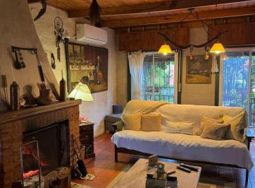 Casa · 140m² · 5 Ambientes · 1 Cochera · Casa en Venta - 4 Dorm. 2 Baños - 180 m² - Chivilcoy