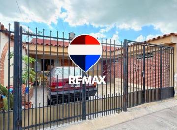Casa · 190m² · 4 Ambientes · 1 Cochera · Casa 3 Dorm. Venta B° Santa Ana 1 Zona Sur