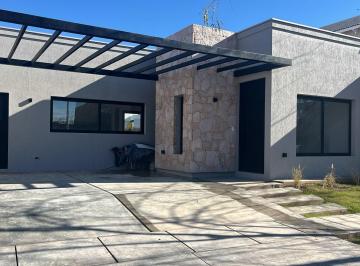 Casa · 112m² · 5 Ambientes · 2 Cocheras · Casa Rincon de Drummond