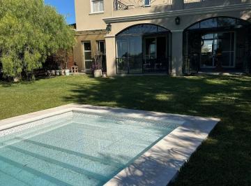 Casa de 5 ambientes, Mendiolaza · Exclusiva Casa en Venta de 3 Dorm. Mas Habitacion de Servicio con Piscina en Estancia Q2