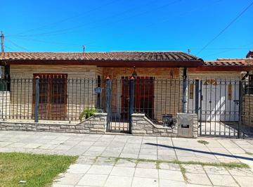Casa de 4 ambientes, Malvinas Argentinas · Chalet en Venta - Los Polvorines! Excelente Ubicacion