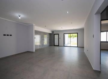 Casa · 120m² · 3 Ambientes · 1 Cochera · Casa a Estrenar con Patio Verde en Guadalupe
