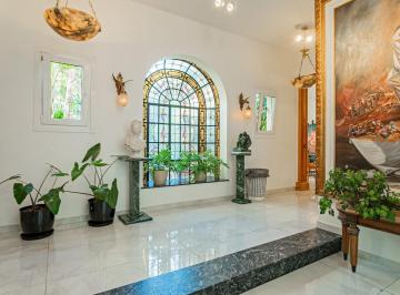 Casa · 580m² · 10 Ambientes · 1 Cochera · Casa en Venta - Coghlan - 10 Ambientes - Pileta - Jardín - Cochera - Residencia de Categoría