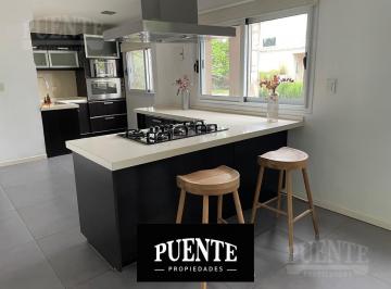 Casa · 200m² · 6 Ambientes · Casa en Campos de Echeverria Venta con Renta