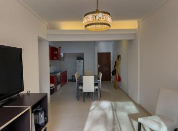 Departamento · 75m² · 4 Ambientes · Departamento Reciclado de 3 Dorm. en Venta