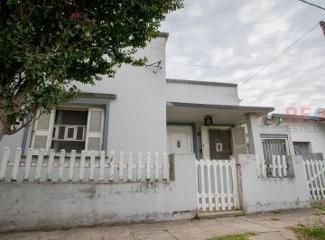 Casa · 150m² · 4 Ambientes · 1 Cochera · Casa a Refaccionar en Venta - La Plata